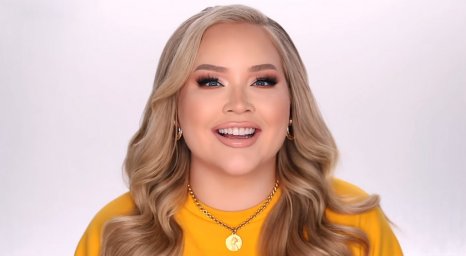 Бьюти-блогер NikkieTutorials призналась, что она трансгендер