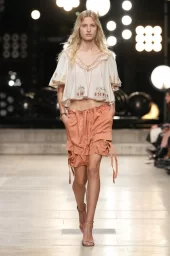Бохо и гранж: коллекция Isabel Marant весна-лето 2023