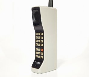 Первый звонок по мобильному телефону  был сделан 50 лет назад